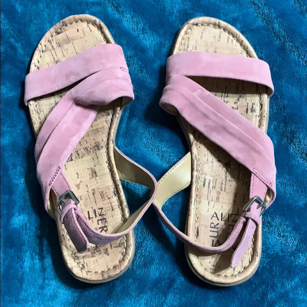 Naturalizer pink sandals size 8.5, never worn.